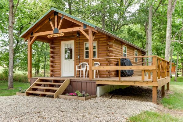Creek Views & Grill: Idyllic Florence Cabin - Missouri