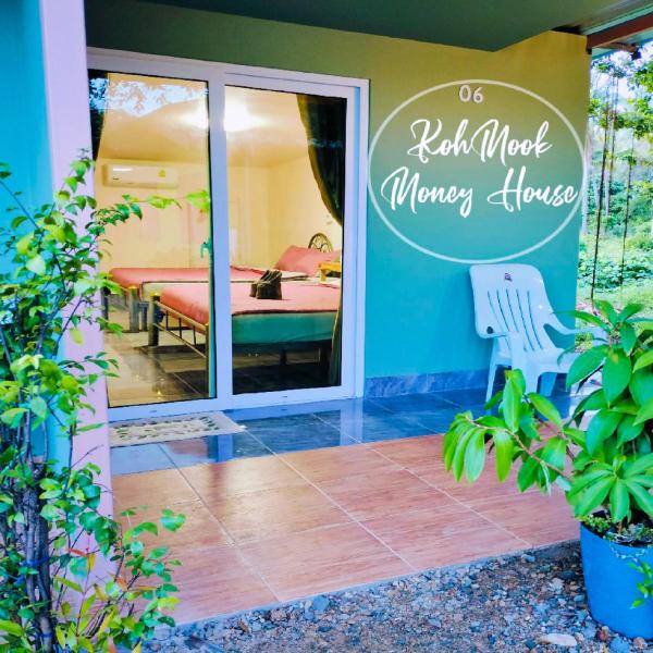 A la foto es mostra l'objecte Kohmook​ Money​ House situat a la ciutat de Ko Mook.