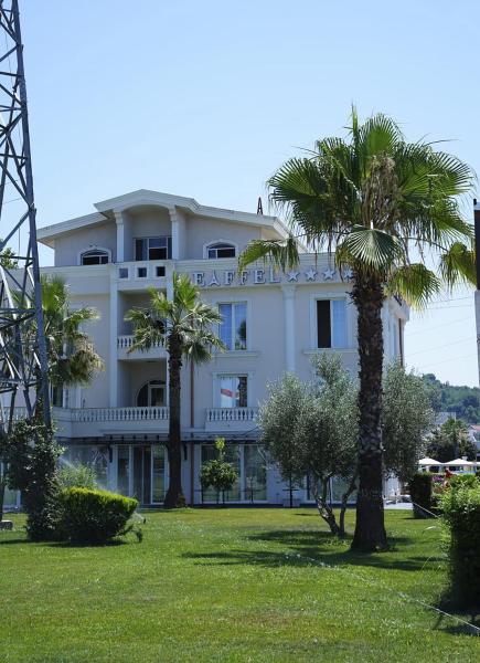 Hotel Eiffel, Tirana