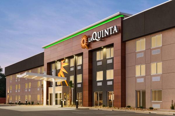 På billedet ses objektet La Quinta Inn by Wyndham Columbia NE Fort Jackson beliggende i byen Columbia.