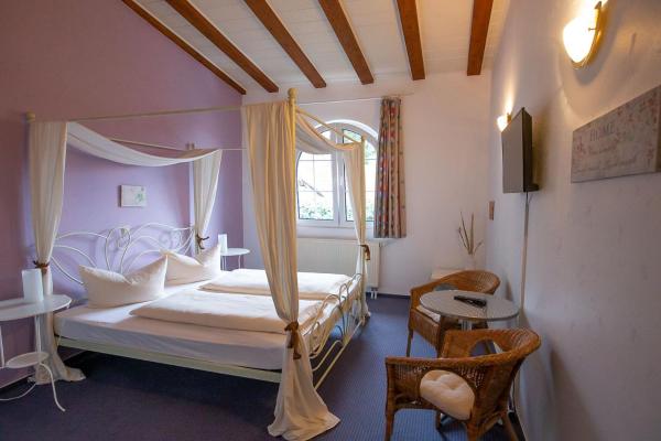 Na foto é possível ver o objeto Hotel Dolgesheim localizado na cidade de Dolgesheim.