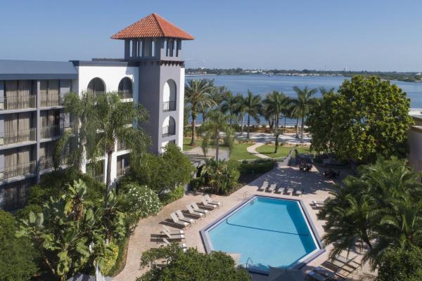 Na zdjęciu widoczny jest obiekt Courtyard by Marriott Bradenton Sarasota/Riverfront położony w mieście Bradenton.