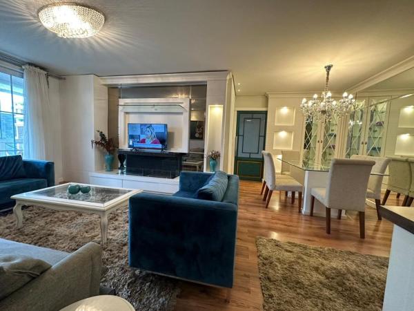 A la foto es mostra l'objecte Amplo apartamento 03 dorm Centro de Gramado situat a la ciutat de Gramado.