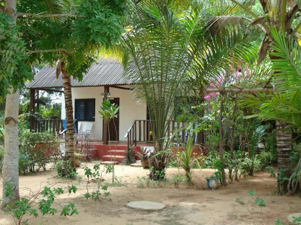 照片显示了位于Grand-Popo市的Hotel Village Vacances Awale Plage物件。