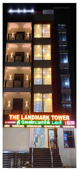 写真にはPillaittiruvāsal市にあるThe Landmark Towerが写っています。