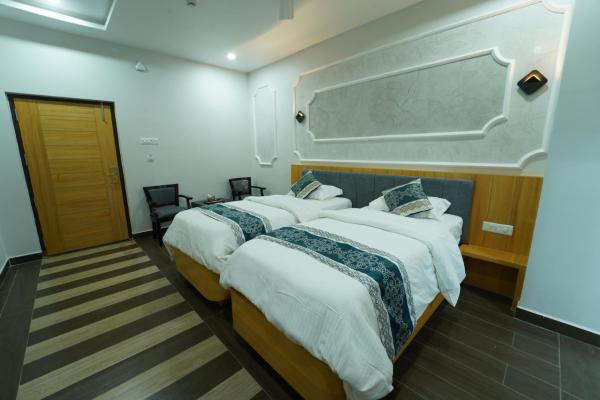 Na foto é possível ver o objeto Dvr Mansion localizado na cidade de Kurnool.