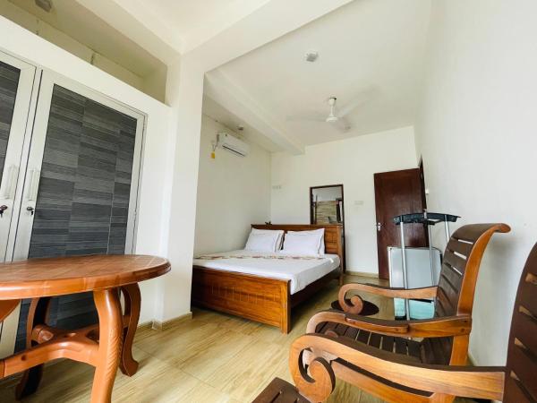 A la foto es mostra l'objecte DINU HOLIDAY INN situat a la ciutat de Galle.
