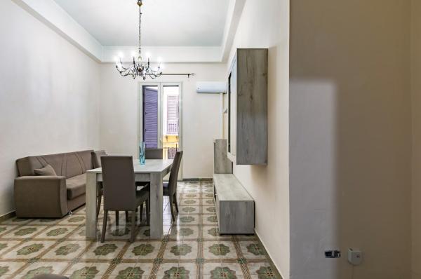 Teatro Massimo Roomy Flat with Covered Terrace, Палермо