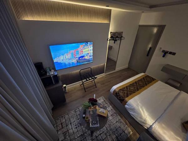 A la foto es mostra l'objecte Hitin studio situat a la ciutat de Riad.