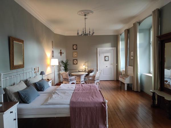 På billedet ses objektet Gartenzimmer im Schloss Neuhausen beliggende i byen Berge.