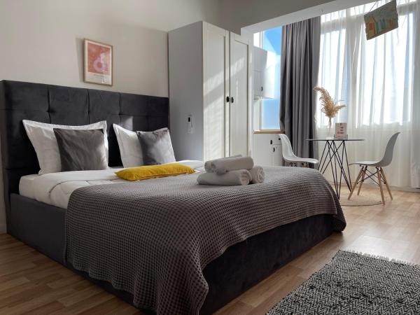 Bricks Studio Apartments, Тирана