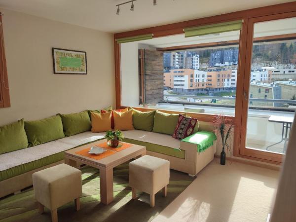 På bilden syns objektet Apartman Adna som ligger i staden Trnovo.