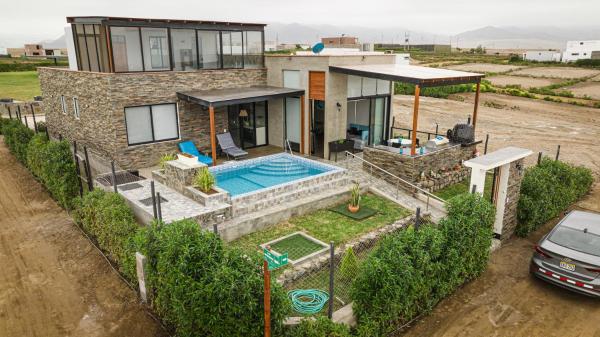 写真にはLa Isla市にあるMar y campo Casa Huarcaが写っています。