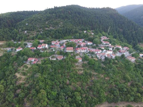 Na zdjęciu widoczny jest obiekt Shepherd's Cottage Koumaritsi położony w mieście Elevtherokhórion.