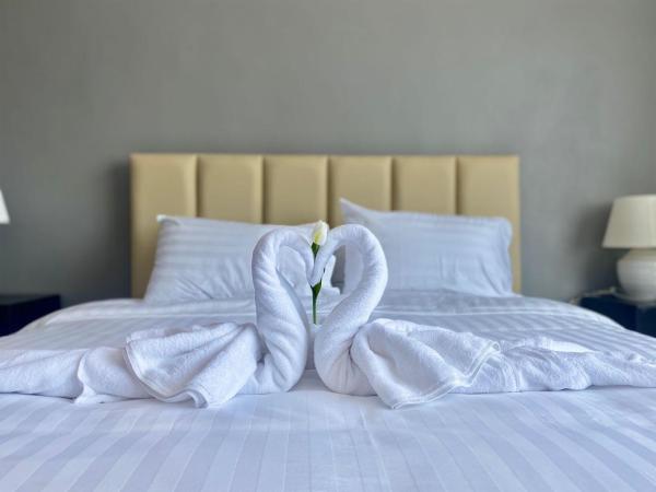 Na zdjęciu widoczny jest obiekt Tulip Hotel położony w mieście Ban Botèn.