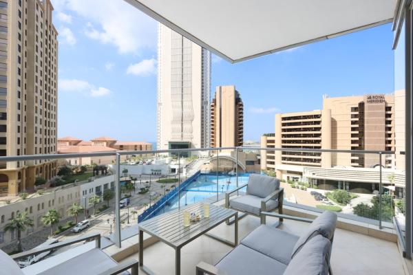 På billedet ses objektet Livbnb Suites - 3BR in Trident, Steps to Beach beliggende i byen Dubai.
