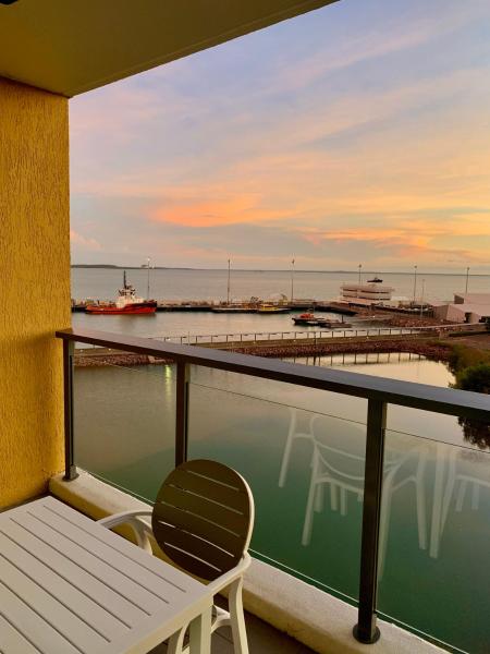 På billedet ses objektet Serenity Peary - Executive 1brm at Darwin Waterfront with Sea Views beliggende i byen Darwin.