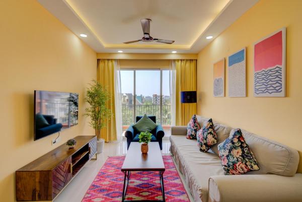 Na foto é possível ver o objeto Premium 2BHK -10 min to GOI airport & beach -Pool access -Balcony with city view localizado na cidade de Dabolim.