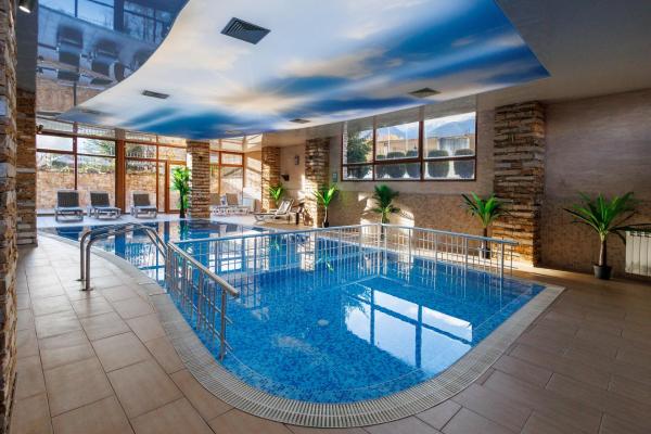 På bildet vises objektet Green Wood Hotel & Spa som ligger i byen Bansko.
