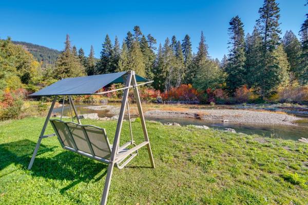 Na zdjęciu widoczny jest obiekt Cozy Easton Cabin on the Yakima River! położony w mieście Pine Glen.