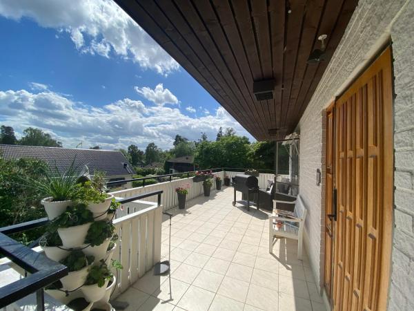 Na fotografii je vidět objekt Stockholm-Arlanda privat rum i rymlig villa gratis wifi 1Gb fiber parkering Room1 nacházející se ve městě Täby.