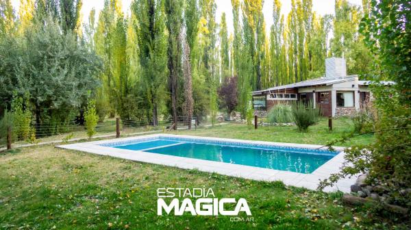 A la foto es mostra l'objecte Cabañas en Malargue situat a la ciutat de Malargüe.