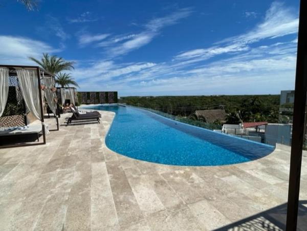 Na zdjęciu widoczny jest obiekt PENTHOUSE CON ALBERCA PRIVADA Y ROOFTOP (MENESSES TULUM) położony w mieście Tulum.