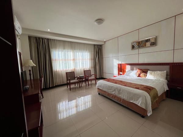 写真にはMakaunga市にあるMeida Hotelが写っています。
