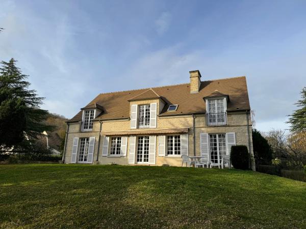 På billedet ses objektet Magnificent house at the doorstep of Paris & Versailles beliggende i byen Chevreuse.