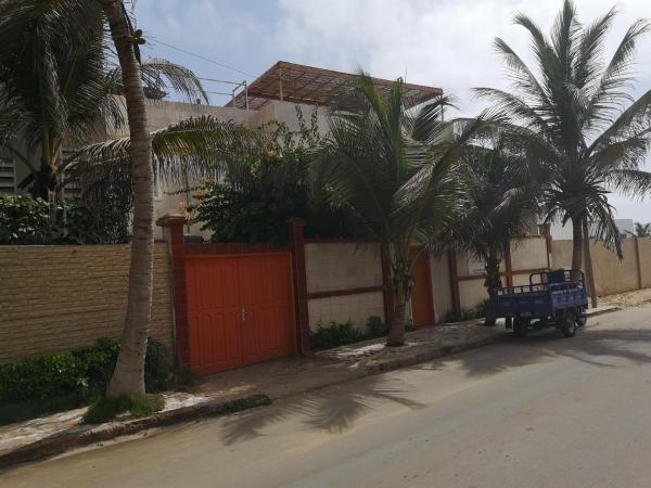 Na foto é possível ver o objeto Auberge Keur Diame localizado na cidade de Dakar.