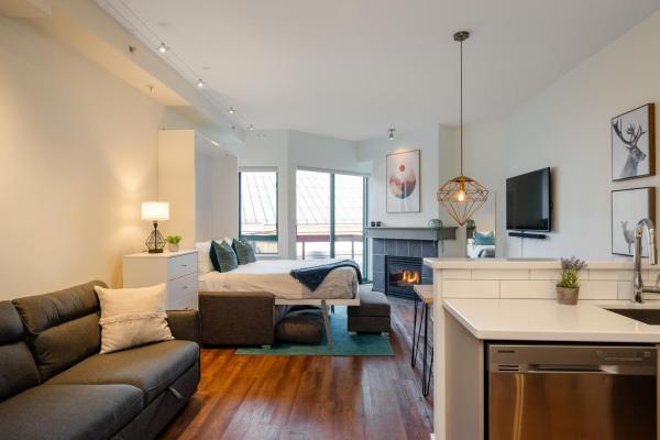 Studio, Modern Studio in the Heart of the Village by Harmony Whistlerの写真8