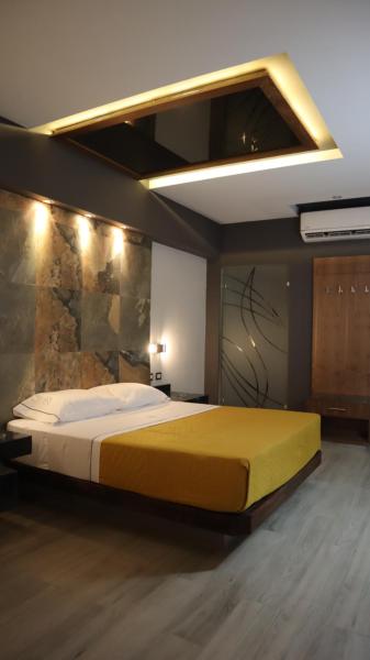 A la foto es mostra l'objecte Hotel Myst. situat a la ciutat de Monterrey.