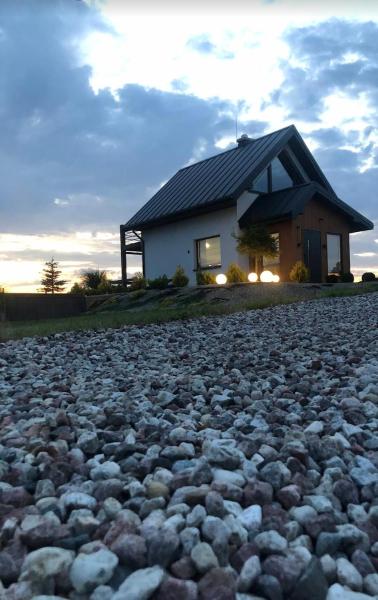 Na zdjęciu widoczny jest obiekt Sunset- Dom zachód słońca Spa położony w mieście Mącze.