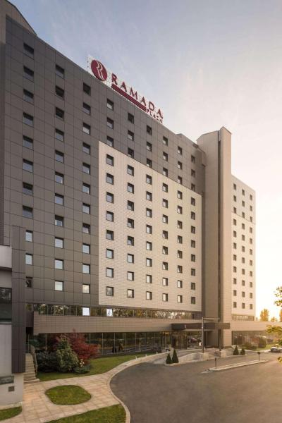 Na foto é possível ver o objeto Ramada Plaza by Wyndham Bucharest Convention Center localizado na cidade de Bucharest.
