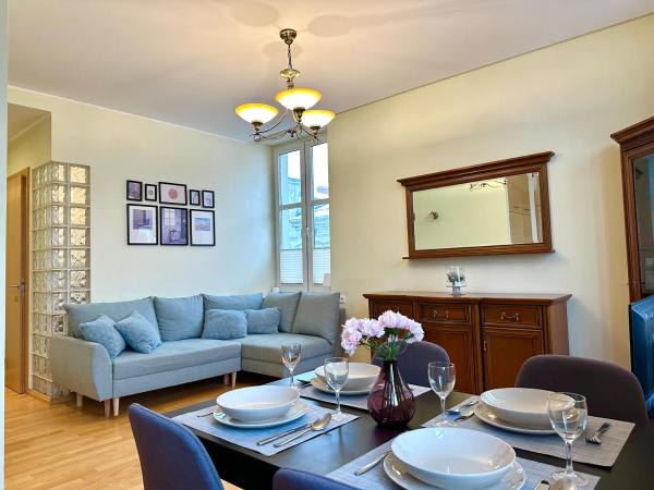 Na zdjęciu widoczny jest obiekt Apartament z widokiem na stary rynek położony w mieście Ustarbowo.