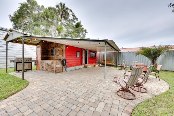 På bildet vises objektet St Augustine Studio: Patio, Swing + 3 Mi to Beach som ligger i byen St. Augustine.