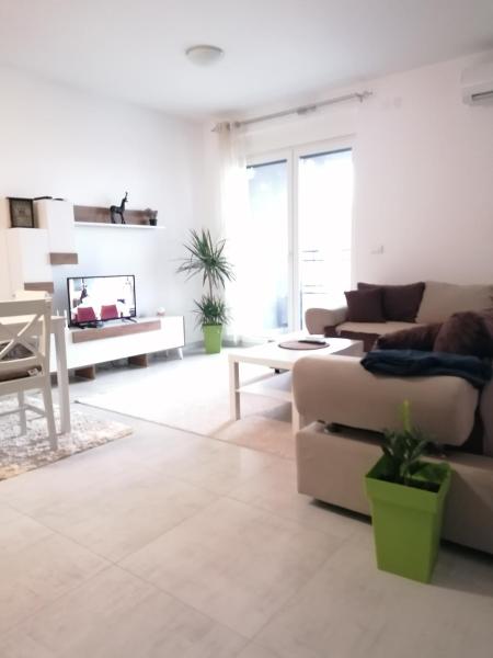 Na zdjęciu widoczny jest obiekt Tina 1 położony w mieście Kragujevac.