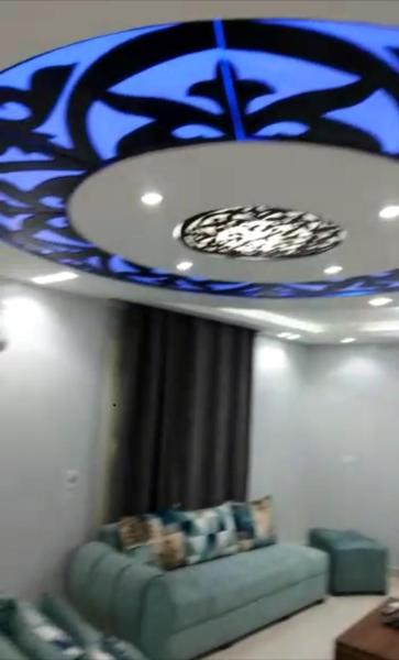 Nella foto è visibile l'oggetto Cairo Giza cozy modern luxury apartment near the Nile and museum شقة مودرن المهندسين situato nella città di Il Cairo.