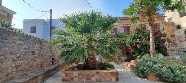 Na foto é possível ver o objeto Garden of Chios localizado na cidade de Chios.