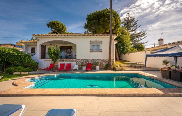 Beautiful Renovated Villa 4 Bedrooms 3 Bathrooms, Private Pool, Beach 2 Minutes, Ping Pong, Pétanque - Marbella