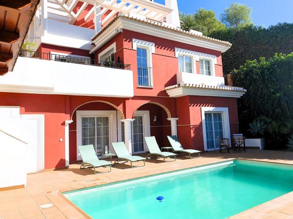 A la foto es mostra l'objecte Casa Roja situat a la ciutat de Almuñécar.
