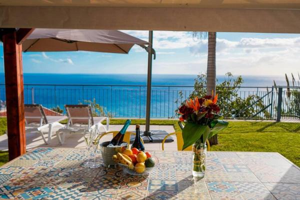 A la foto es mostra l'objecte Jolie maison vue sur l'océan situat a la ciutat de Funchal.
