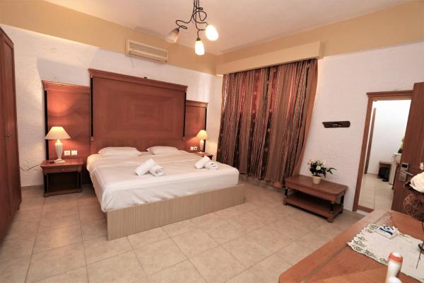 Nella foto è visibile l'oggetto Tris Ekklisies Beachfront Apartment - Ammos situato nella città di Paránimfoi.