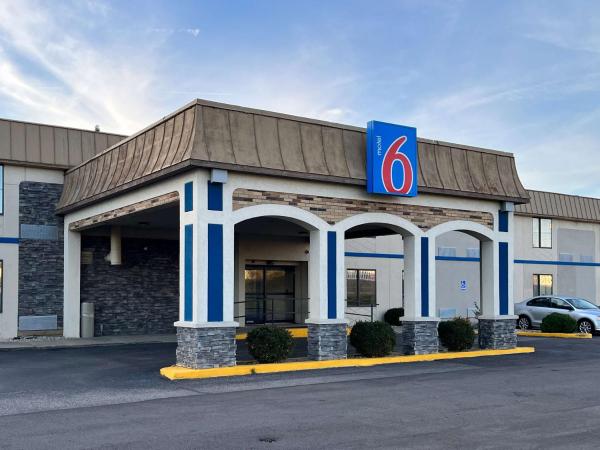 Nella foto è visibile l'oggetto Studio 6 Suites Springfield, OH situato nella città di Springfield.