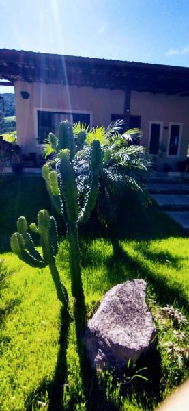 Na zdjęciu widoczny jest obiekt Casa em Sana położony w mieście Macaé.