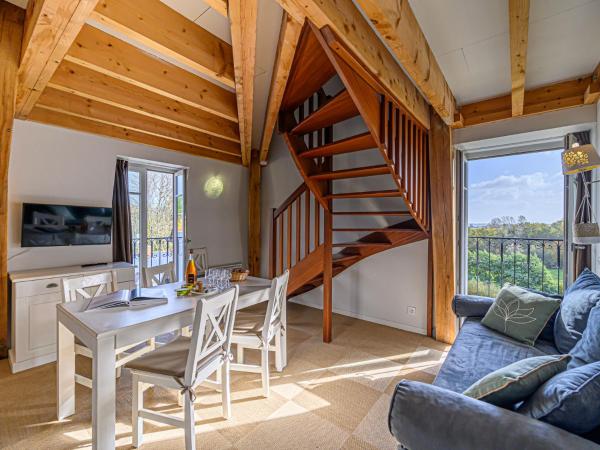 På billedet ses objektet Apartment Le Château de Kergonano-13 by Interhome beliggende i byen Baden.