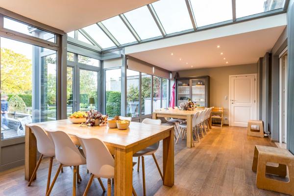 Zussenzo - Stoer Familiehuis - 18p - 5slpk - Grote Tuin - Sauna - Ofyr Bbq - Homecinema - 15min Maastricht - Maastricht