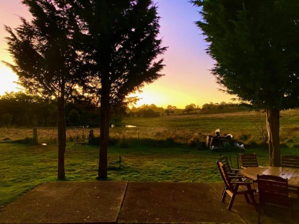 照片显示了位于Bannaby市的Bellevue Lodge Farm stays near Goulburn物件。