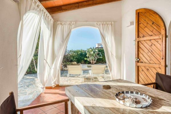På billedet ses objektet Tord Villa con piscina y aire acondicionado! beliggende i byen Cala Santandria.