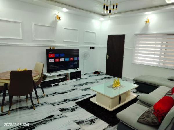 На фото показан объект UCLAS Gorgeous Apartment, расположенный в городе Iriebe.